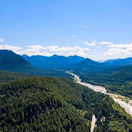 New Tiny Home Steps Away From Mt. Rainier アッシュフォード エクステリア 写真
