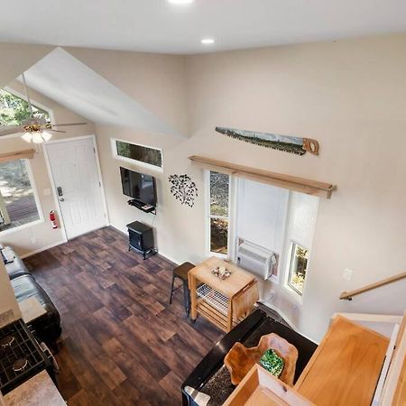 New Tiny Home Steps Away From Mt. Rainier アッシュフォード エクステリア 写真