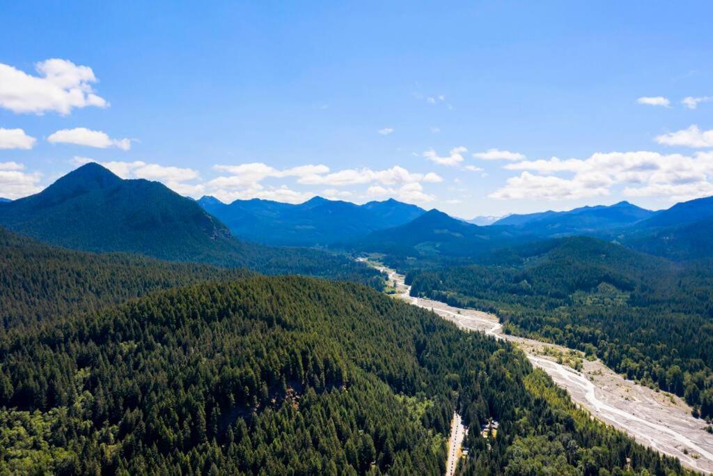 New Tiny Home Steps Away From Mt. Rainier アッシュフォード エクステリア 写真