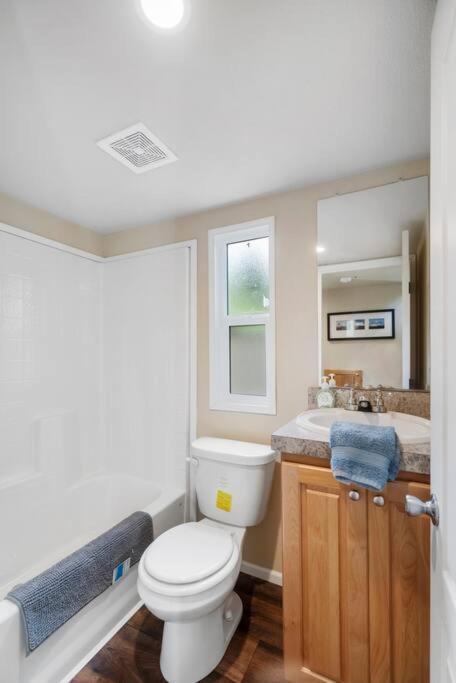 New Tiny Home Steps Away From Mt. Rainier アッシュフォード エクステリア 写真