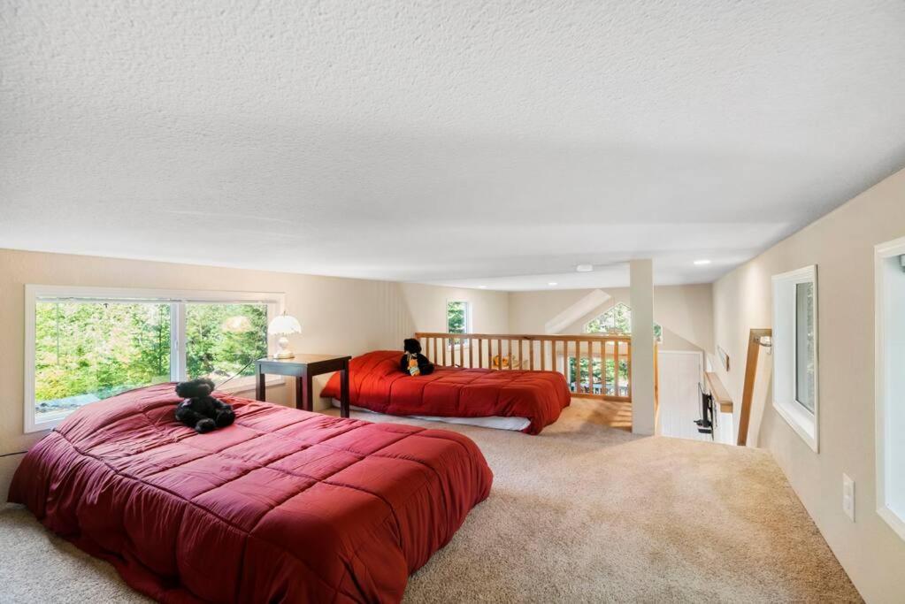 New Tiny Home Steps Away From Mt. Rainier アッシュフォード エクステリア 写真